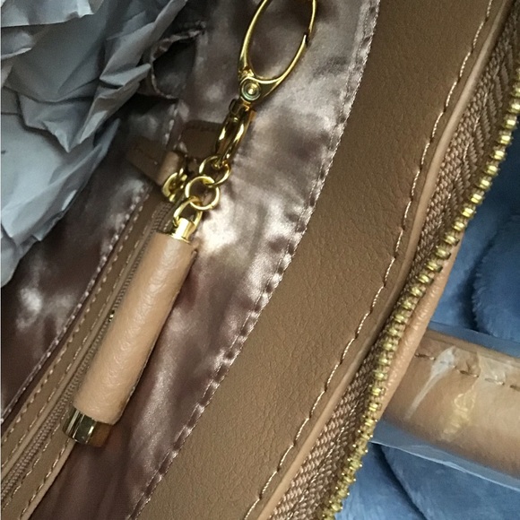 Joy and Iman Travel Purse - Picture 6 of 10